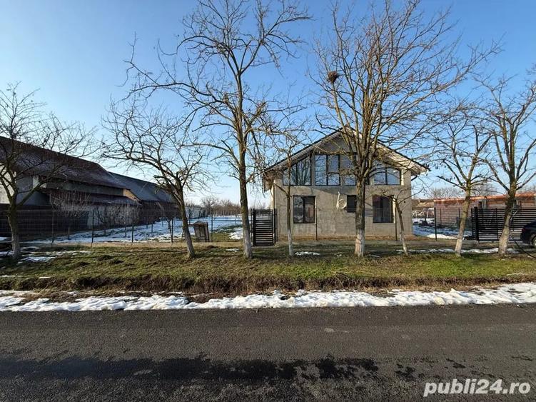 Casă cu Teren 800 Mp în Pădureni