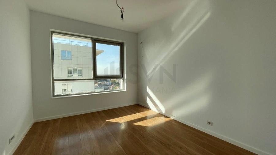 Penthouse cu 4 camere semidecomandat în Domenii