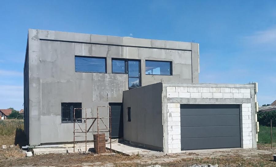 Casă cu 4 camere în Central