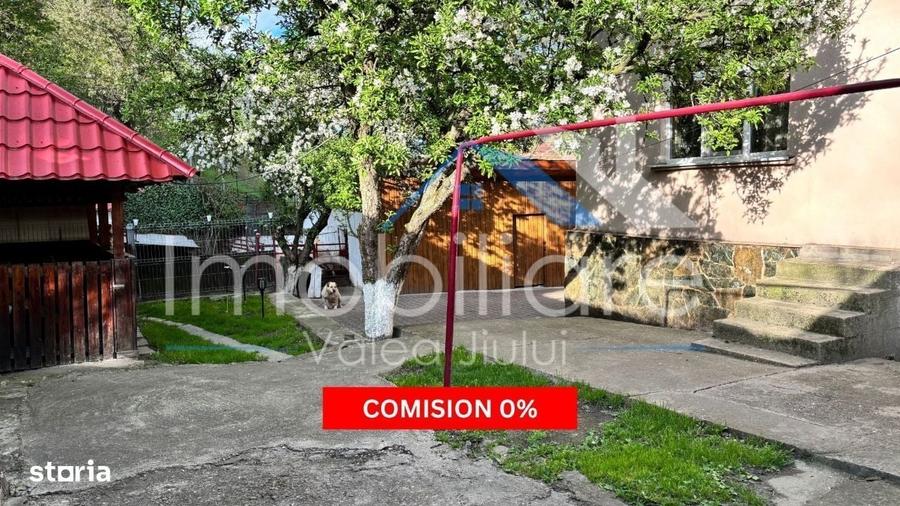 Casă cu 4 camere în Petrila