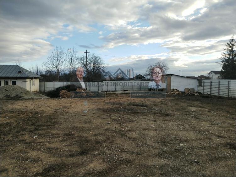 Teren construcție, în Est