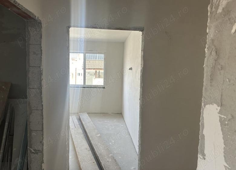 Casă cu 5 camere cu Teren 404 Mp în Km 5