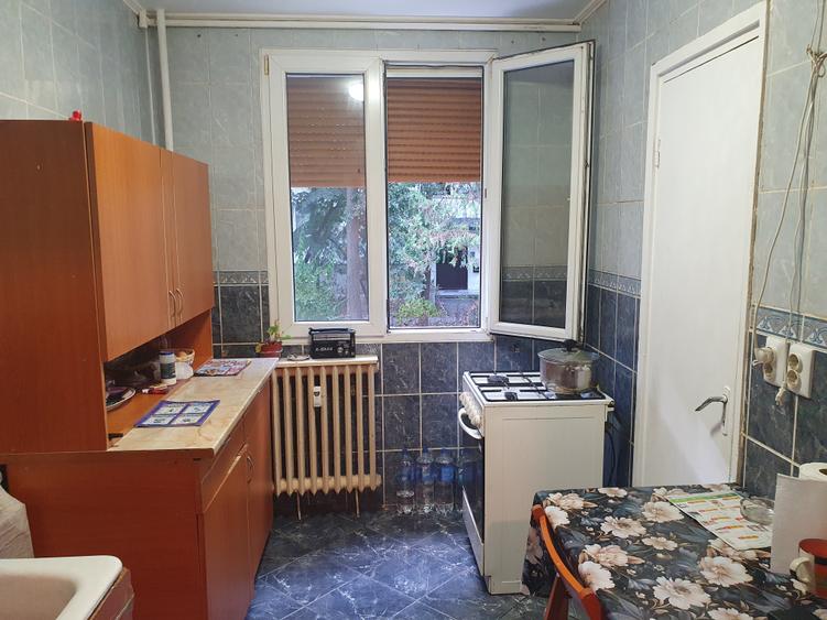 Apartament cu 3 camere semidecomandat în Drumul Taberei