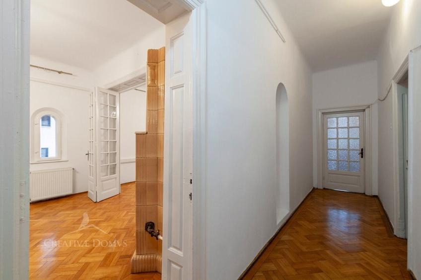 Apartament cu 3 camere semidecomandat în Domenii