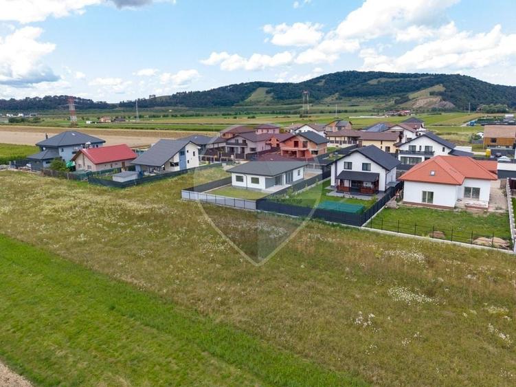 Casă individuală cu 4 camere cu Teren 630 Mp în Hărman
