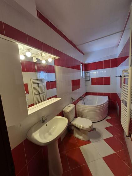 Apartament cu 4 camere decomandat în Centrul Istoric