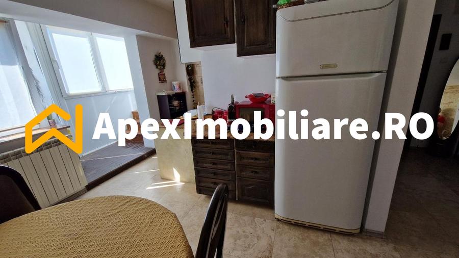 Apartament cu 3 camere decomandat, mobilat în Decebal