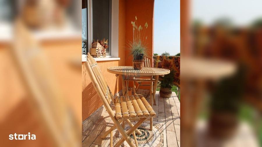 Casă cu 8 camere cu Teren 1000 Mp în Petrești
