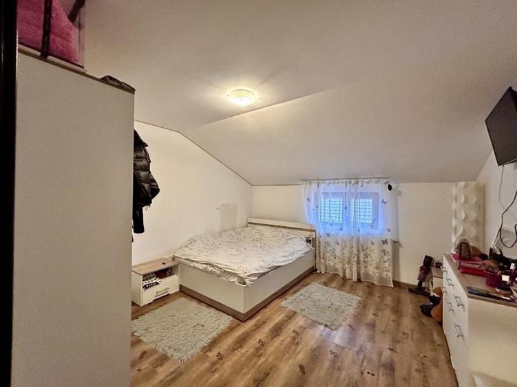 Casă individuală cu 5 camere cu Canalizare în Central