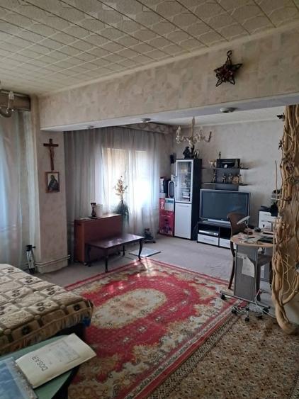 Apartament cu 4 camere decomandat în Coman