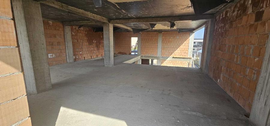 Casă cu 4 camere cu Teren 1585 Mp în Strejnicu