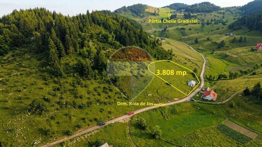 Casă cu 1 camere cu Teren 3808 Mp în Fundata