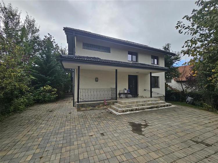 Casă individuală cu 5 camere cu Canalizare în Făget