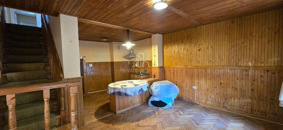Casă individuală cu 5 camere cu Canalizare în Central