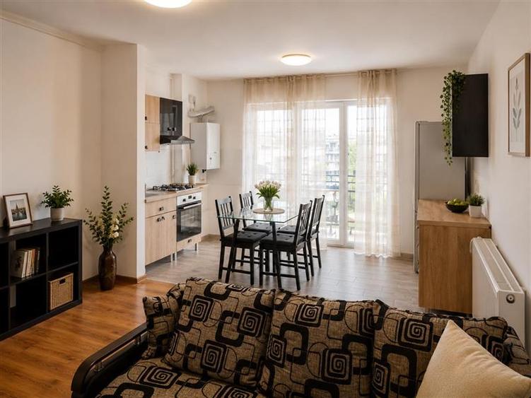 Apartament cu 3 camere decomandat, mobilat în Tractorul