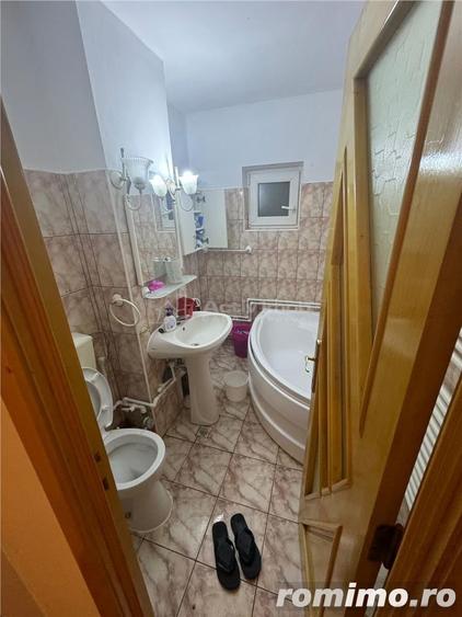 Apartament cu 3 camere decomandat în Central