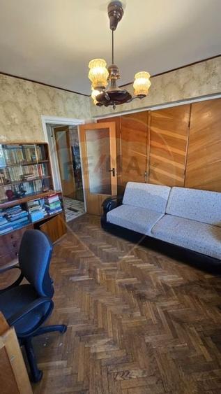 Apartament cu 4 camere decomandat în Ultracentral
