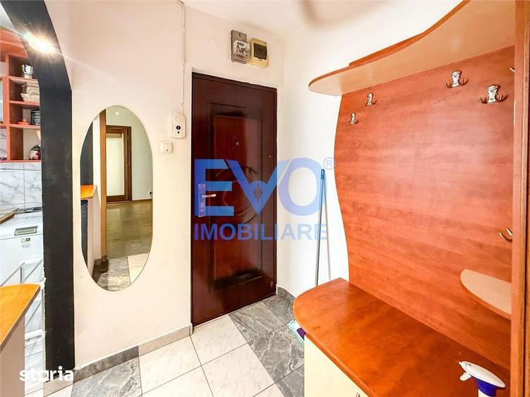 Apartament cu 2 camere semidecomandat în Podu Roș