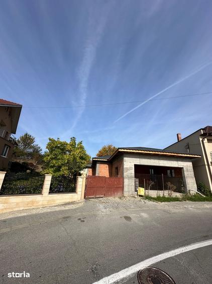 Casă cu 4 camere cu Teren 487 Mp în Central