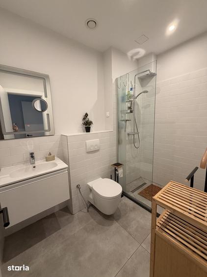 Apartament cu 3 camere în Dămăroaia