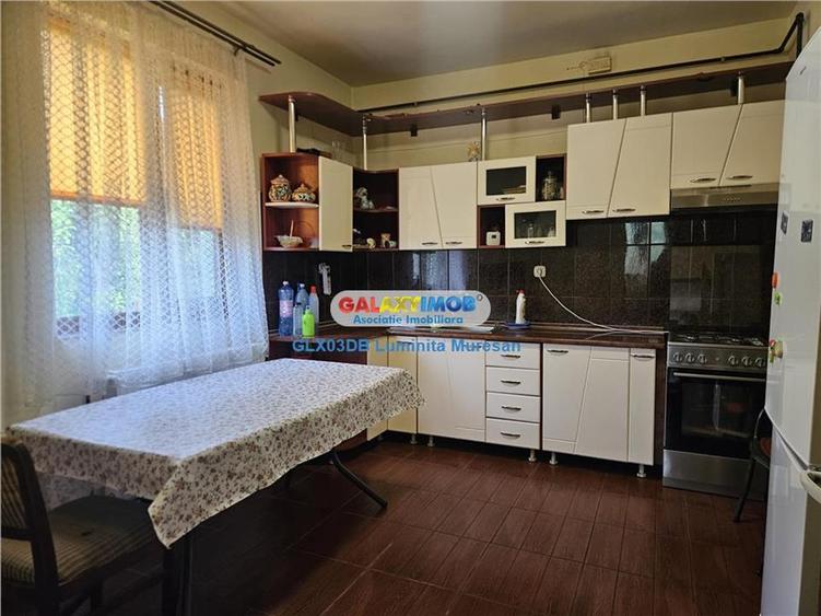 Casă cu 6 camere cu Teren 400 Mp în Exterior Est