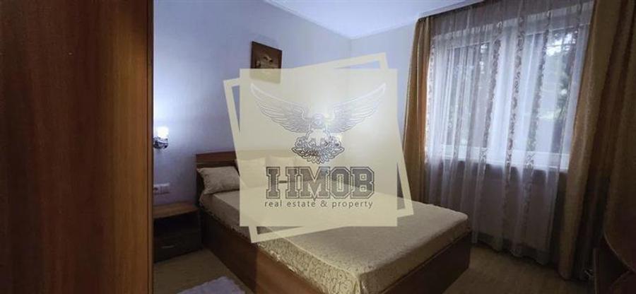 Apartament cu 3 camere semidecomandat, mobilat în Central