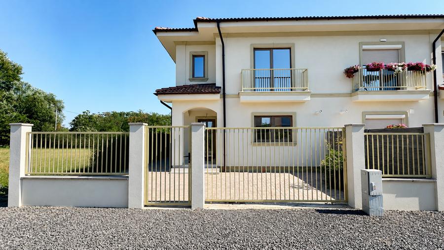 Duplex cu 4 camere cu Canalizare în Giroc