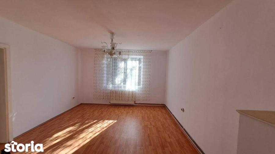Casă cu 3 camere cu Teren 9000 Mp în Valea Borcutului