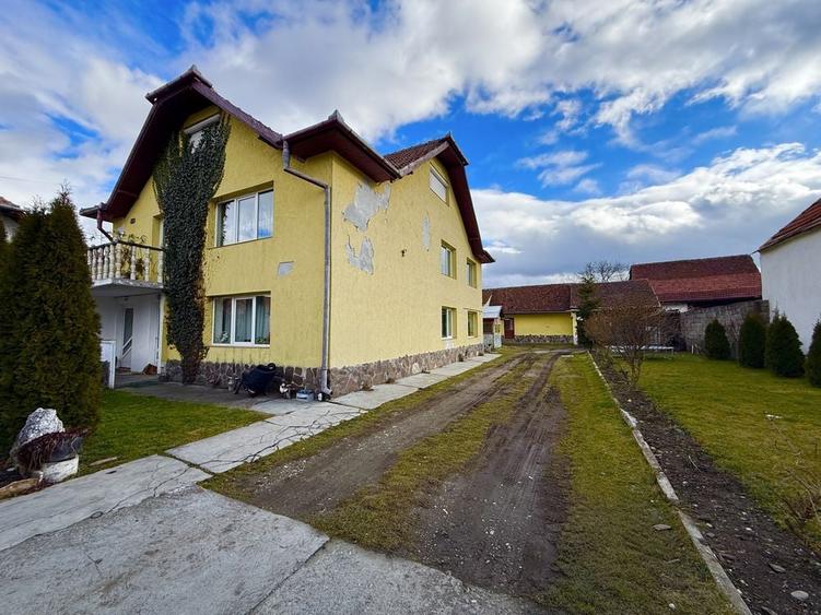 Casă cu 4 camere în Tohanu Vechi