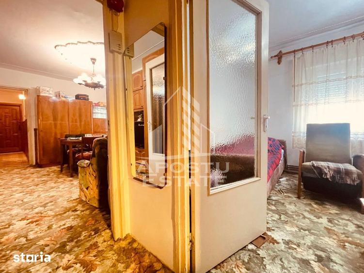 Apartament cu 2 camere semidecomandat, mobilat în Pârneava