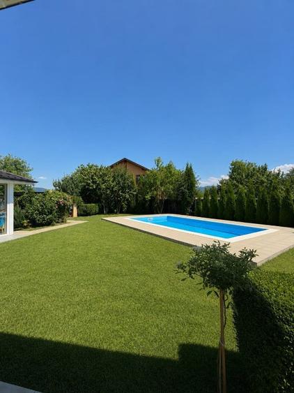 Casă cu 4 camere cu Teren 821 Mp în Tărlungeni
