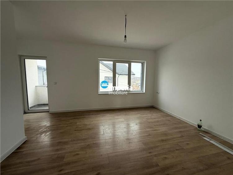 Duplex cu 4 camere cu Canalizare în Rediu