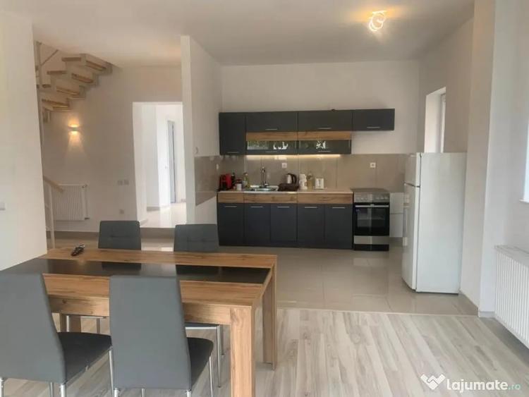 Casă cu 5 camere cu Teren 277 Mp în Malu Mare