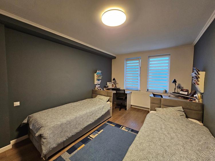 Duplex cu 4 camere cu Canalizare în Iris