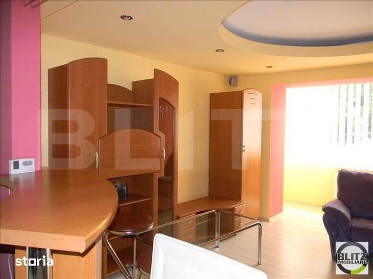 Apartament cu 3 camere semidecomandat în Plopilor