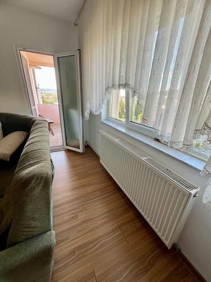 Apartament cu 3 camere decomandat în Exterior Vest