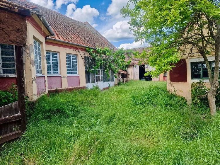 Casă cu Teren 1600 Mp în Central