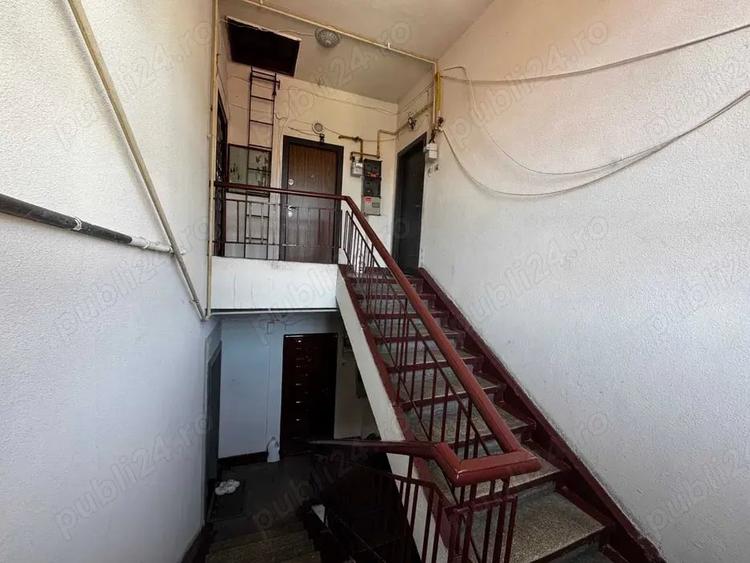 Apartament cu 2 camere decomandat în Petrila