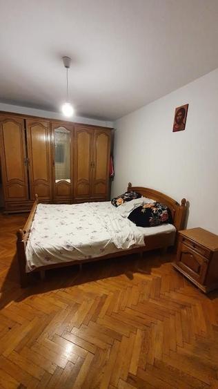 Apartament cu 4 camere decomandat în Central