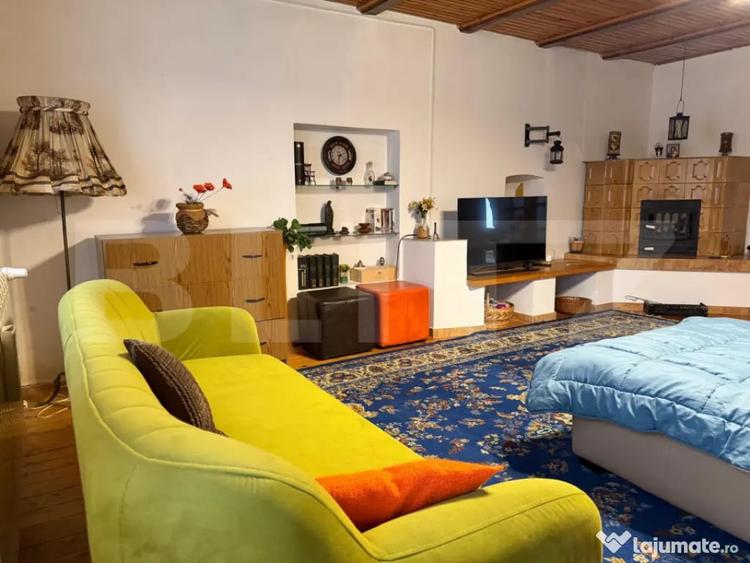 Casă cu 5 camere cu Teren 21111 Mp în Central