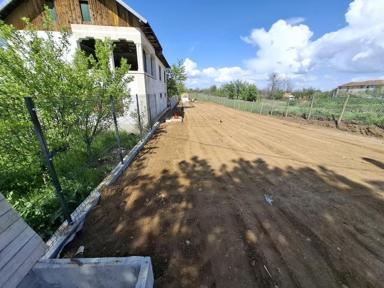 Teren Construcții intravilan de 2290 mp, în Coșoveni