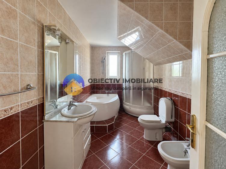 Casă individuală cu 6 camere cu Teren 3683 Mp în Agapia