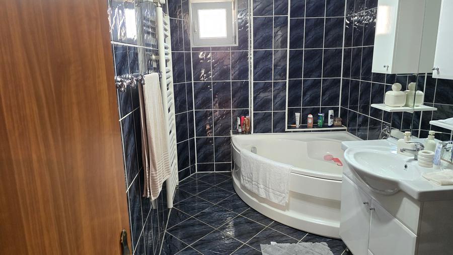 Apartament cu 3 camere decomandat în Bălcescu