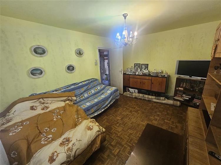 Apartament cu 2 camere semidecomandat în Micro I