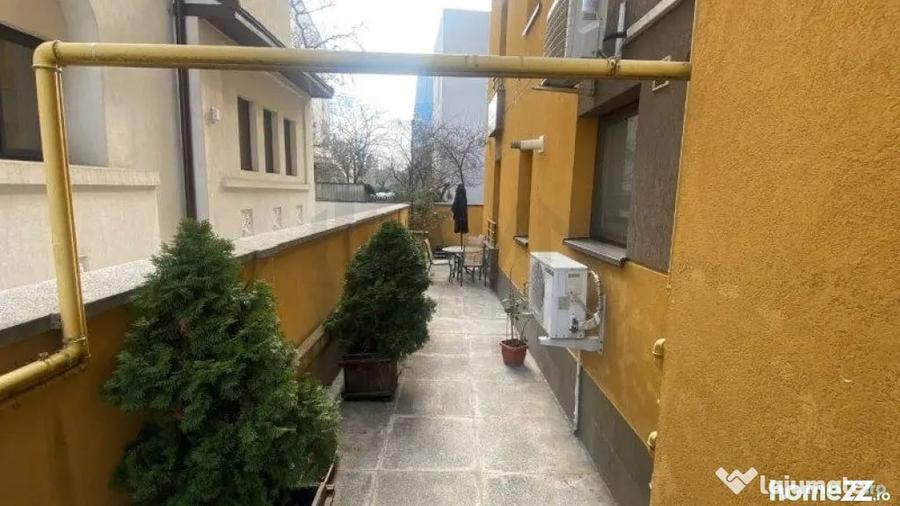 Apartament cu 3 camere decomandat în Primăverii