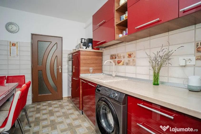 Apartament cu 3 camere decomandat în Rediu