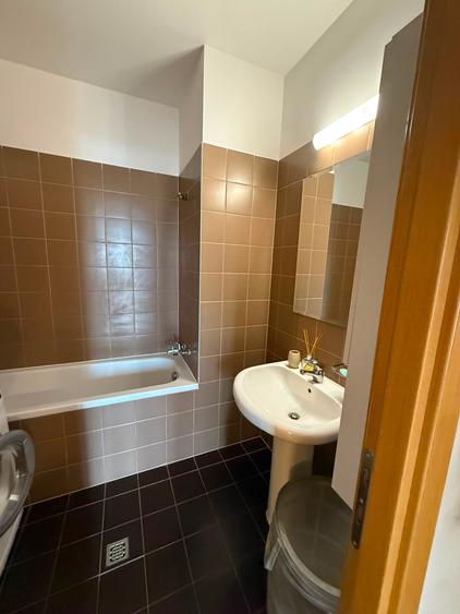 Apartament cu 2 camere semidecomandat în Splaiul Unirii