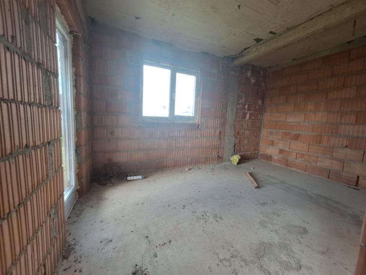 Duplex cu 5 camere cu Teren 400 Mp în Calea Urseni