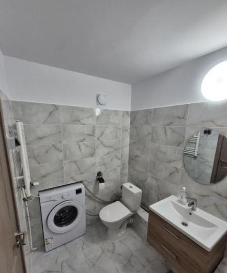 Apartament cu 2 camere decomandat, mobilat în Tei