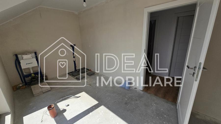 Duplex cu 4 camere cu Canalizare în Est